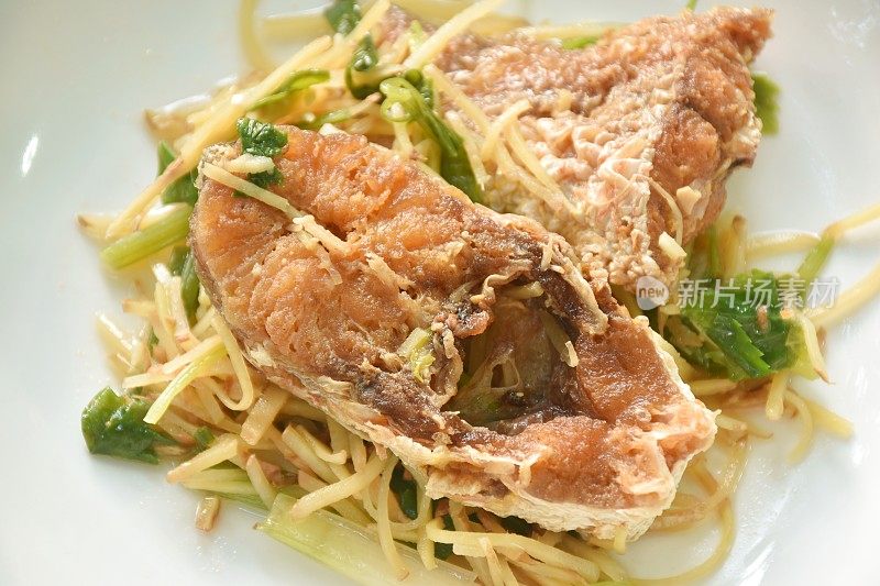 deep fried bass fish slice dressing soy sauce and spring onion \